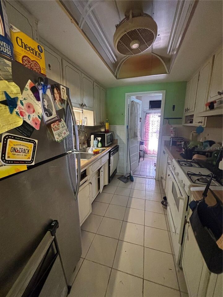 Property Photo: 5815 18th Street N 4 FL 33714