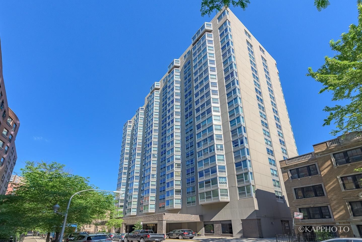 Property Photo: 720 W Gordon Terrace 12A IL 60613
