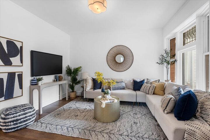 Property Photo:  2158 W Giddings Street 1  IL 60625 