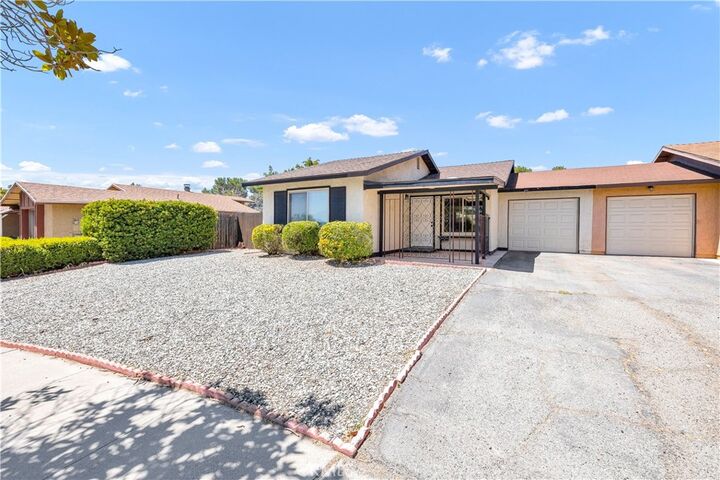 Property Photo: 233 Janan Court CA 92220