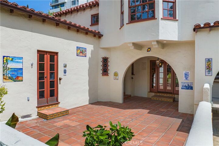 Property Photo:  10452 Lindbrook Drive  CA 90024 