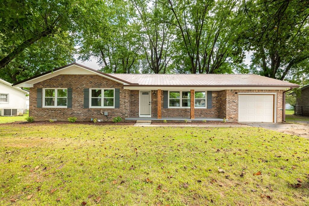 Property Photo:  709 7th St  TN 38464 
