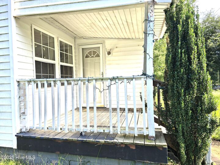 Property Photo:  103 N King Street  NC 27891 