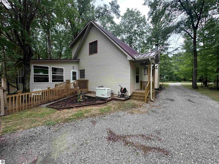 Property Photo:  6275 Woodridge Drive  MI 48632 