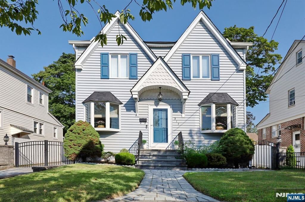 Property Photo:  317 Hillcrest Avenue  NJ 07075 