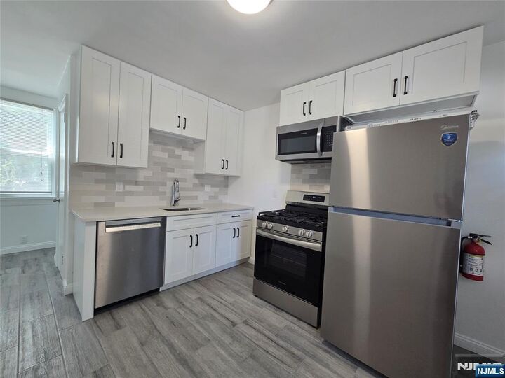 Property Photo:  128 Newark Pompton Turnpike 1st Floor  NJ 07440 