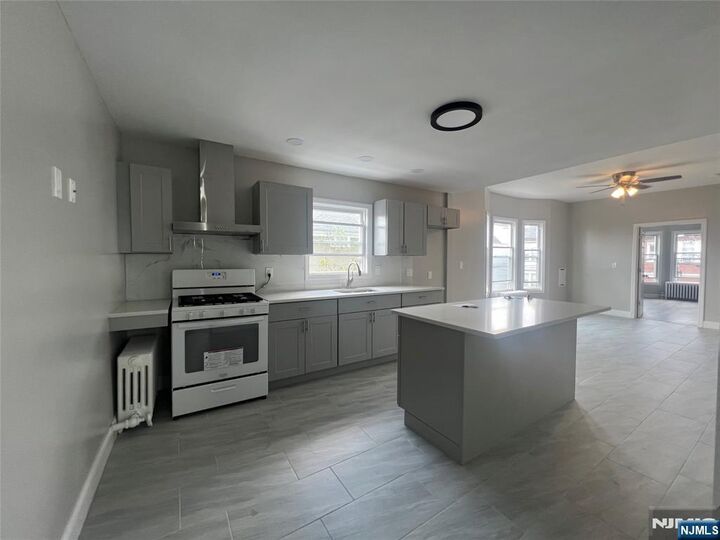 Property Photo:  222 Devon Street 2  NJ 07032 