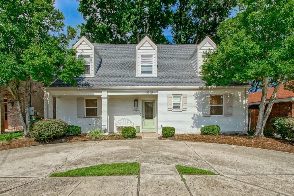Property Photo:  1912 Metairie Court  LA 70001 