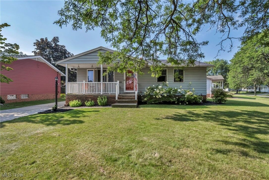Property Photo:  921 Colonel Drive  OH 44109 