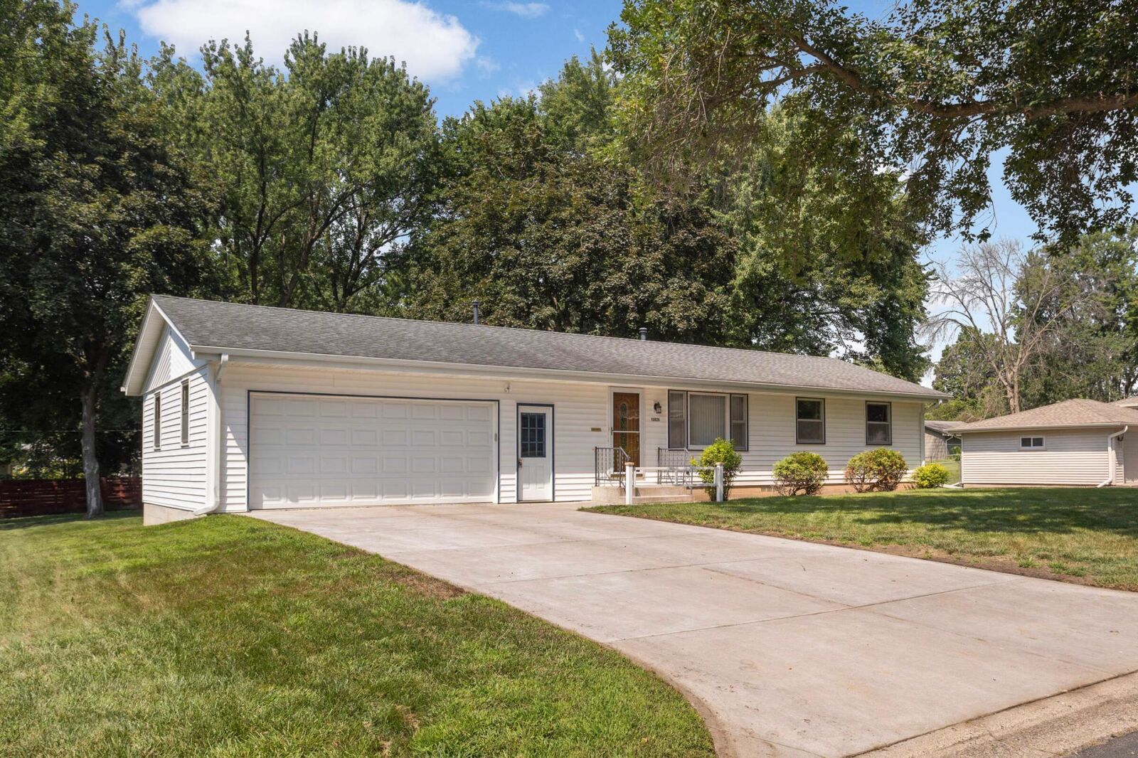 Property Photo: 10826 Sheridan Avenue S MN 55431