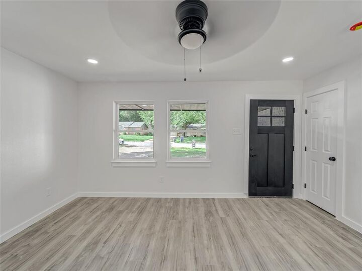 Property Photo: 806 Ivywood Drive TX 75232