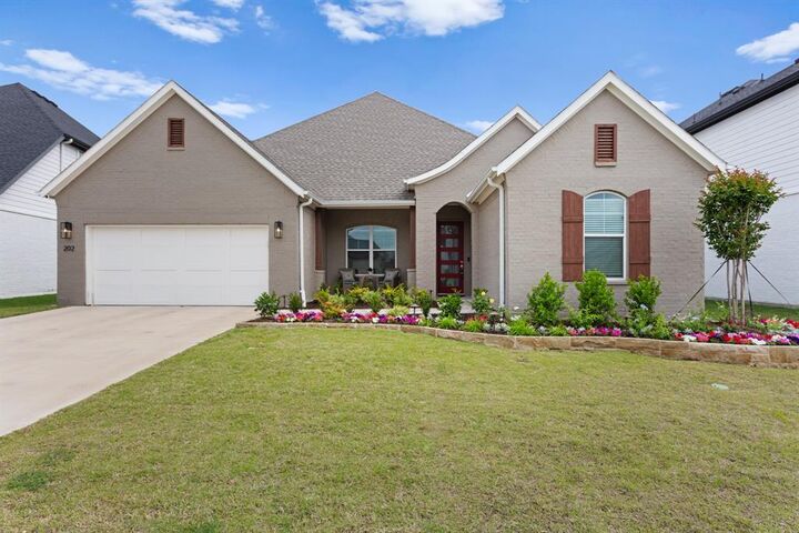 Property Photo:  202 Observation Drive N  TX 76008 