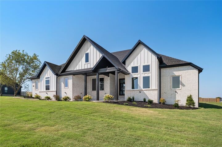 Property Photo: 3130 Cambridge Street AR 72713