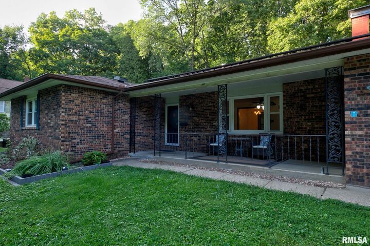 Property Photo:  700 Beacon Street  IL 61603 