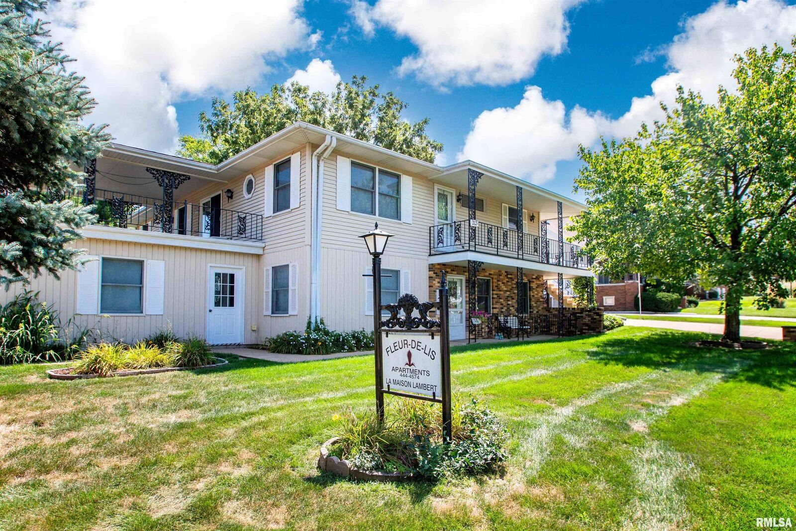 Property Photo:  201-203 S Market Street  IL 61571 