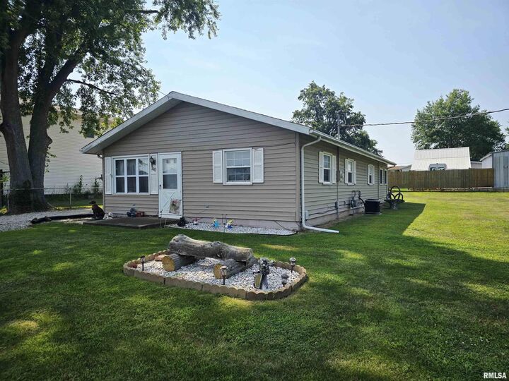 Property Photo: 40 Beech Street IL 61520