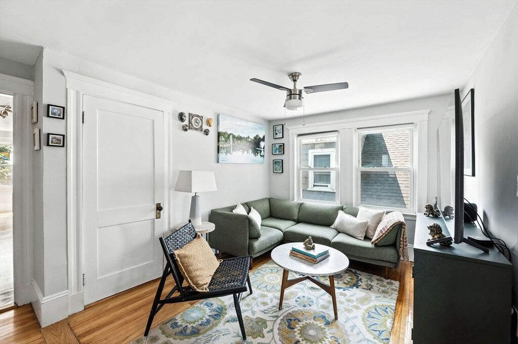 Property Photo:  65 Endicott St 3  MA 01970 