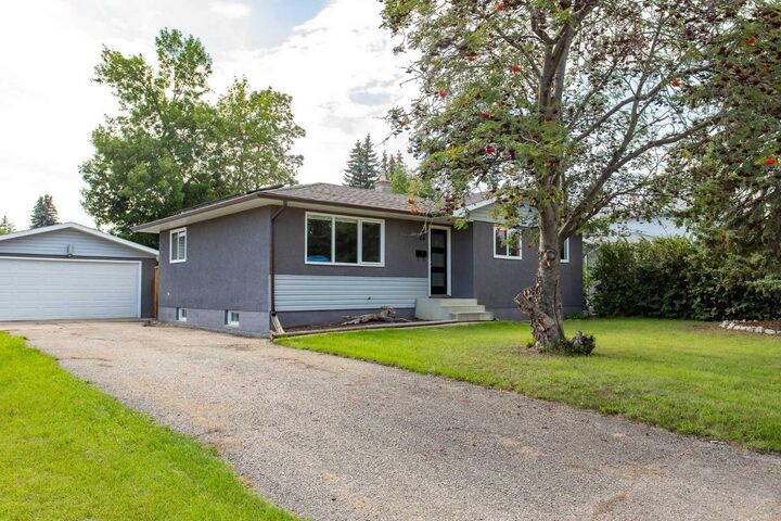 24 Sherwood Crescent  Red Deer AB T4N 0A3 photo