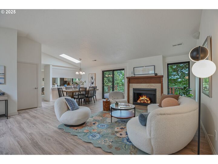 Property Photo: 17911 Hillside Dr OR 97068