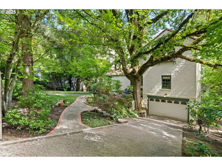 Property Photo:  991 SW Westwood Dr  OR 97239 