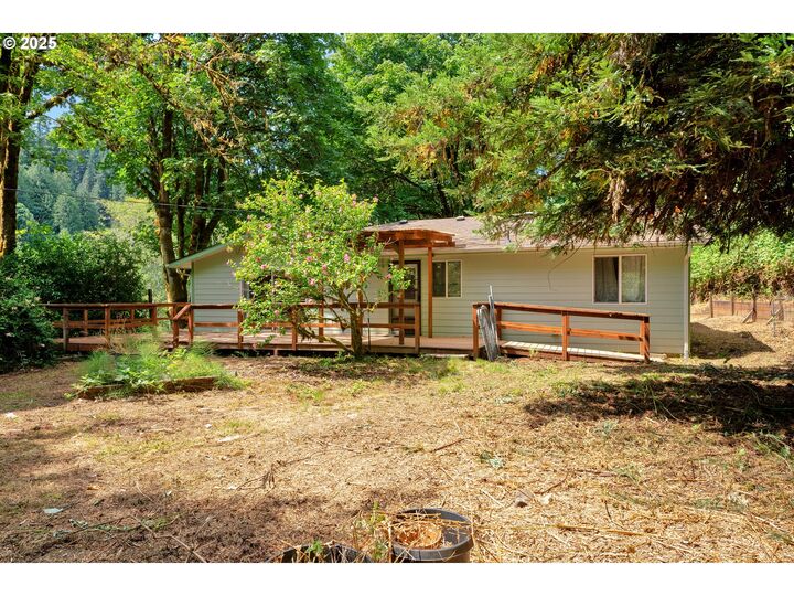 Property Photo:  11406 E Mapleton Rd  OR 97453 