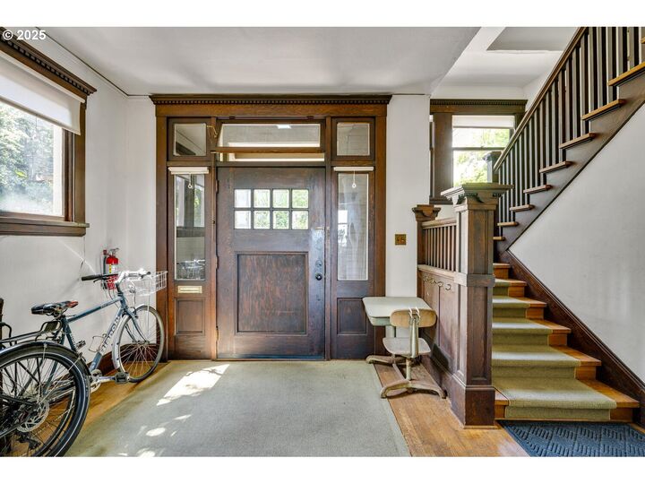 Property Photo:  2324 SW Cactus Dr  OR 97205 