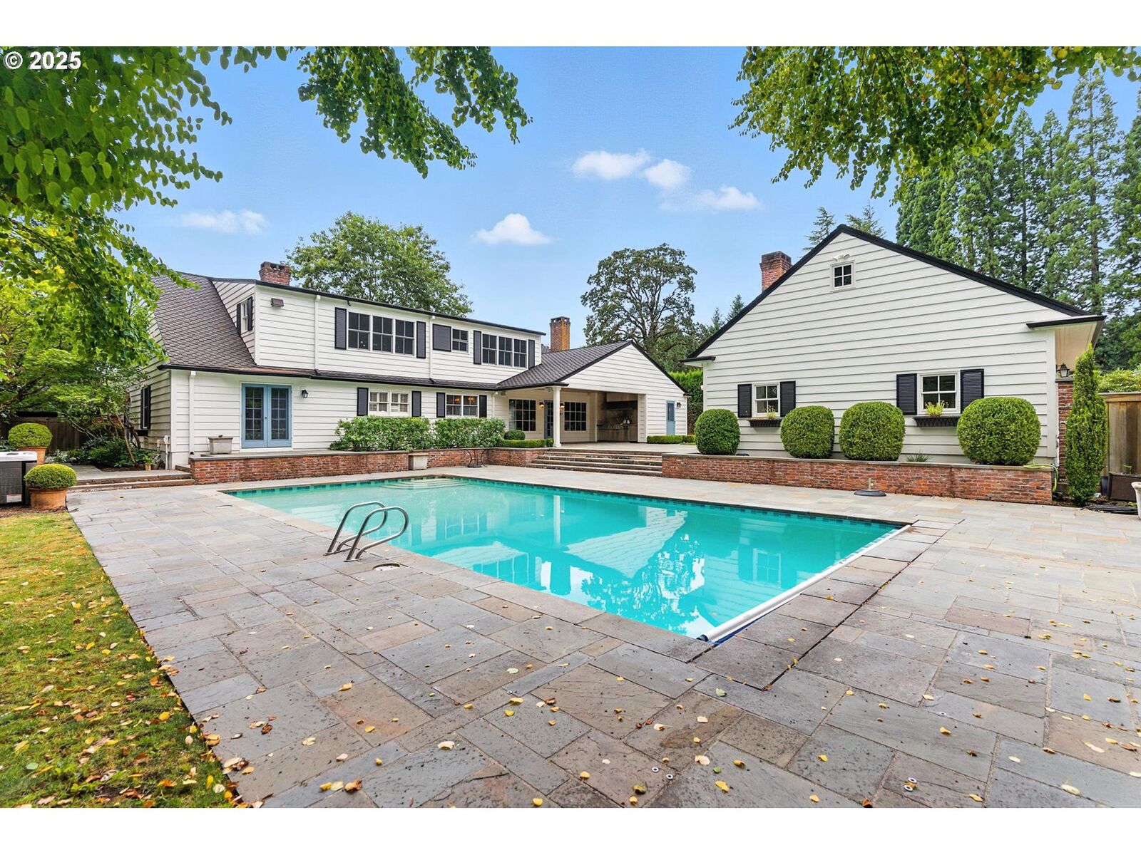 Property Photo:  3860 SW 75th Ave  OR 97225 