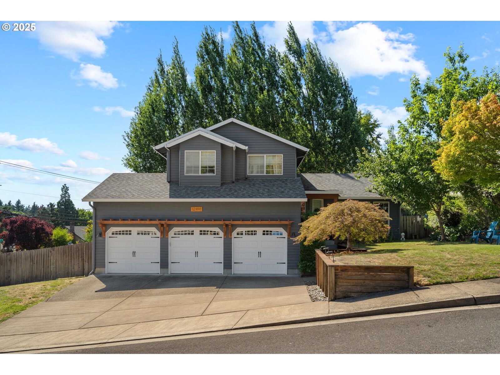 Property Photo: 12491 SE 41st Ct OR 97222