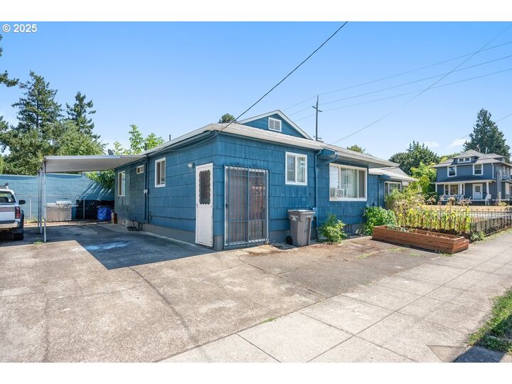 Property Photo: 12 NE 75th Ave OR 97213