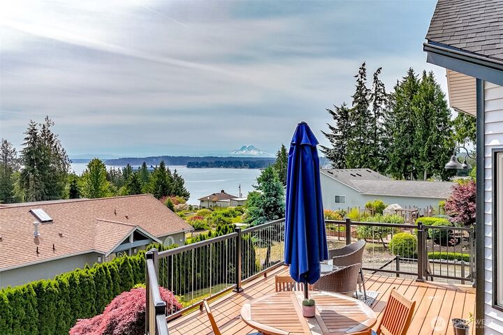 Property Photo: 1123 Puget Drive E WA 98366