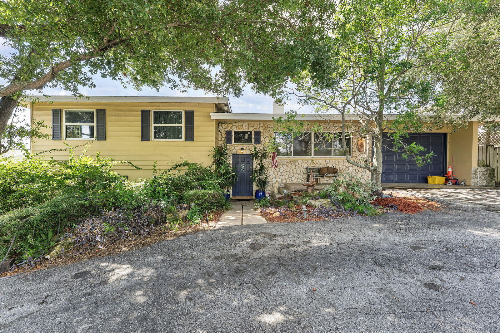 Property Photo:  116 SE 28th Avenue  FL 33435 