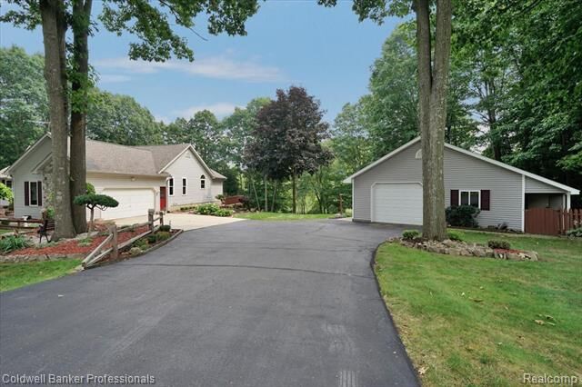 Property Photo:  4520 Loggers Pass  MI 48412 