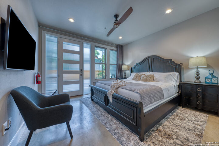 Property Photo:  139 Cedar 103  TX 78210 