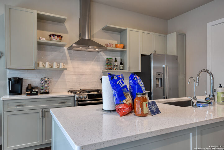 Property Photo: 139 Cedar 103 TX 78210