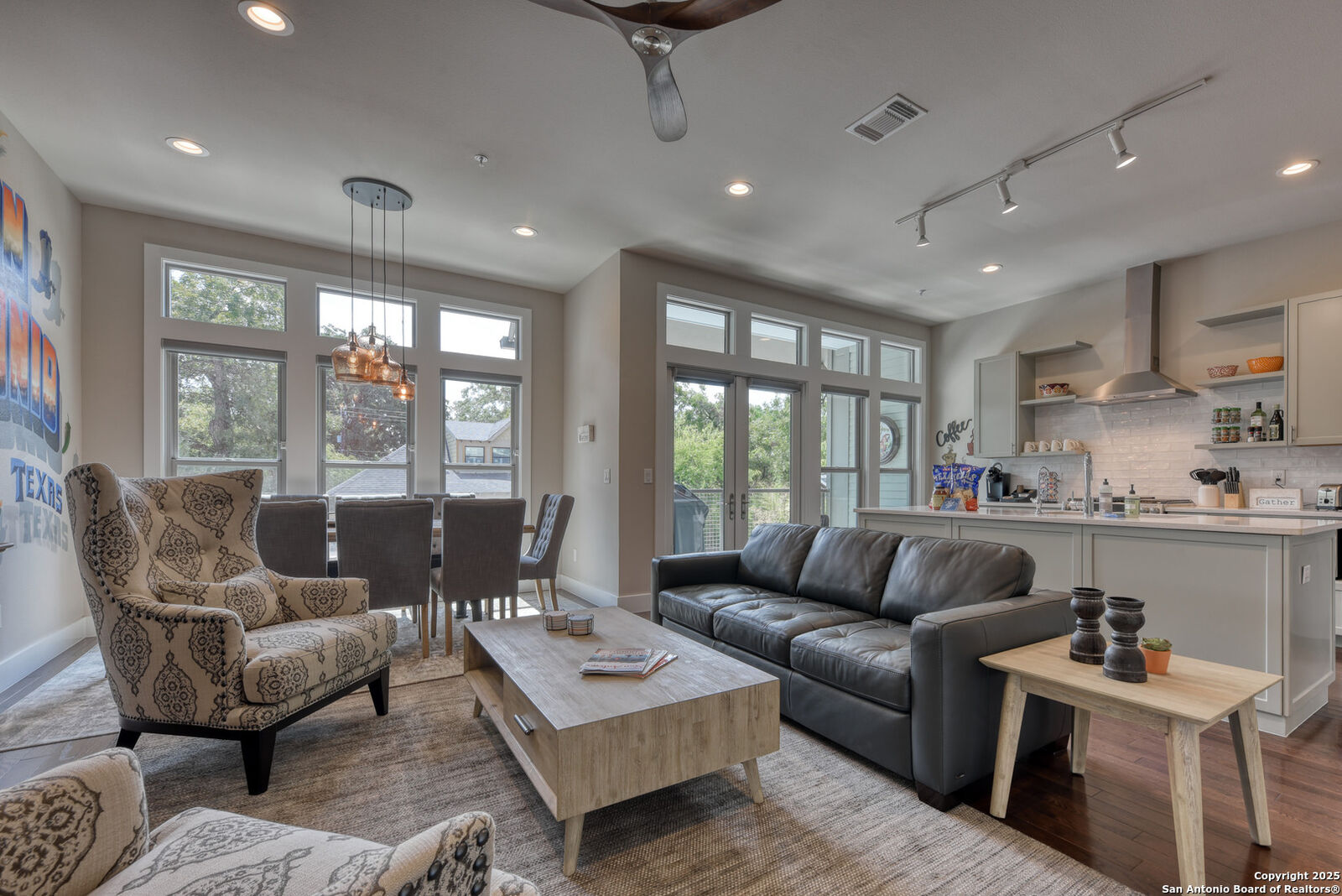 Property Photo: 139 Cedar 104 TX 78210