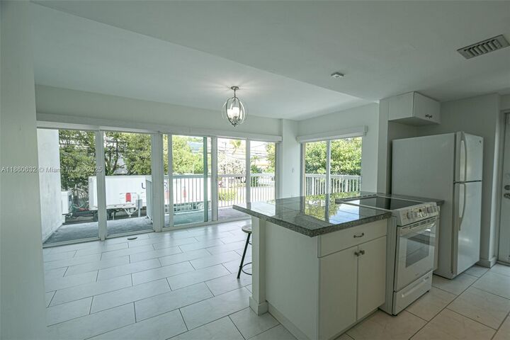 Property Photo:  2740 SW 28th Ter 201  FL 33133 