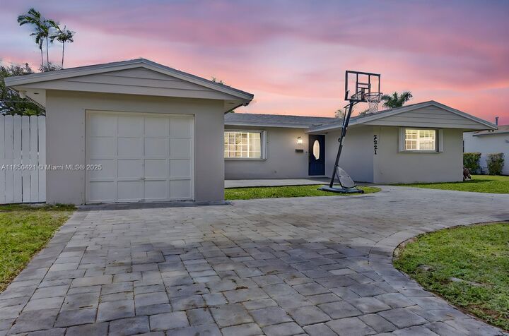 2221 N 43rd Ave  Hollywood FL 33021 photo