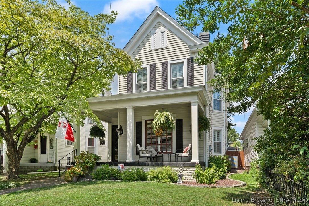 Property Photo: 709 E Market Street IN 47150