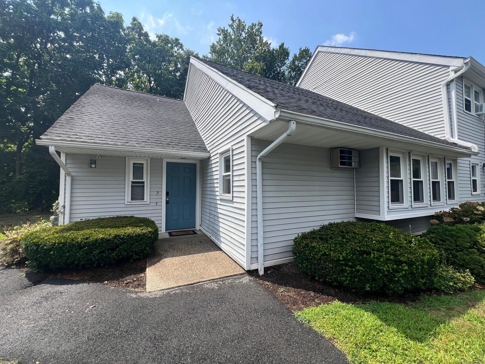 Property Photo:  7 Liberty Pines Street #7  CT 06401 