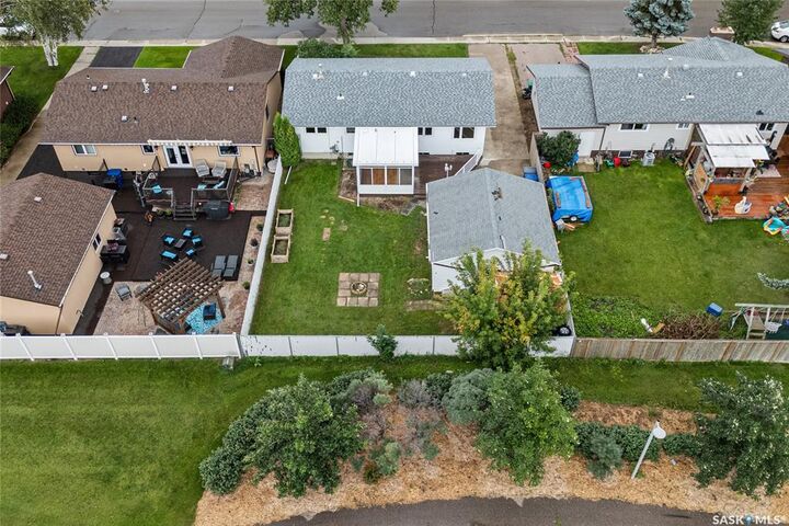Property Photo:  206 Postnikoff Crescent  SK S7M 4S6 