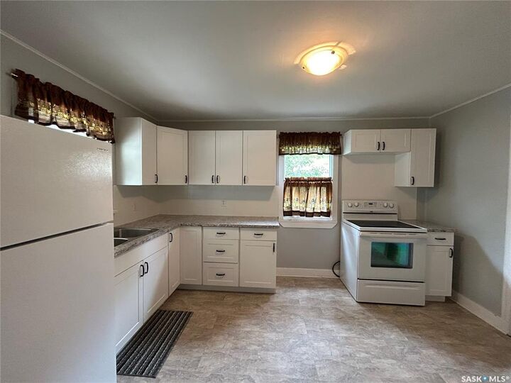 Property Photo:  740 7th Street  SK S0K 2A0 