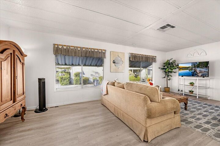 Property Photo: 2706 W Ashlan Avenue 323 CA 93705