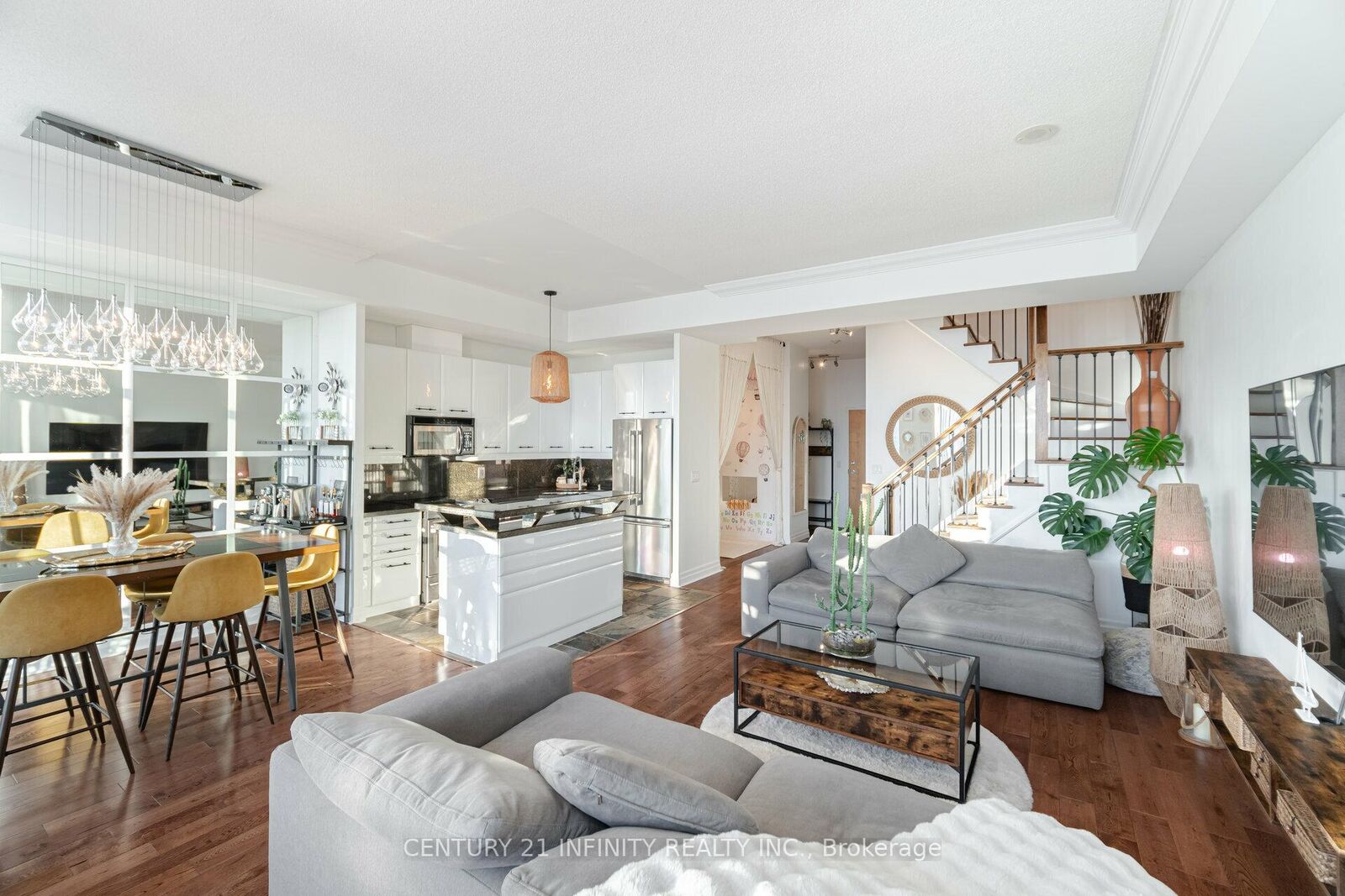 Property Photo: 3939 Duke Of York Boulevard Ph1 ON L5B 4N2