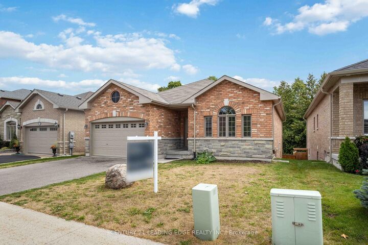 Property Photo: 147 Springdale Drive ON K9V 0H9