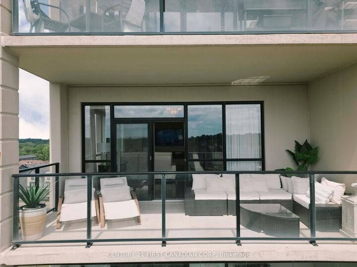 Property Photo:  240 Villagewalk Boulevard 810  ON N6G 0P6 