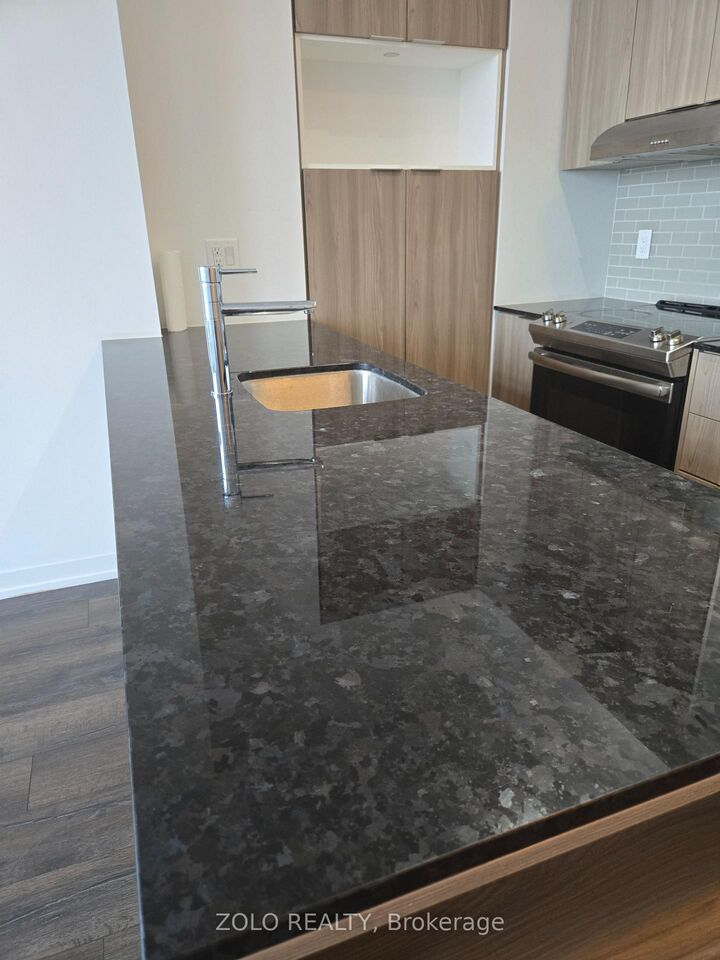 Photo de la propriété: 2520 Eglinton Avenue W 316 ON L5M 0Y4