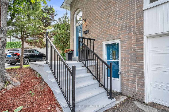 Photo de la propriété: 33 Pettibone Square ON M1W 2J1