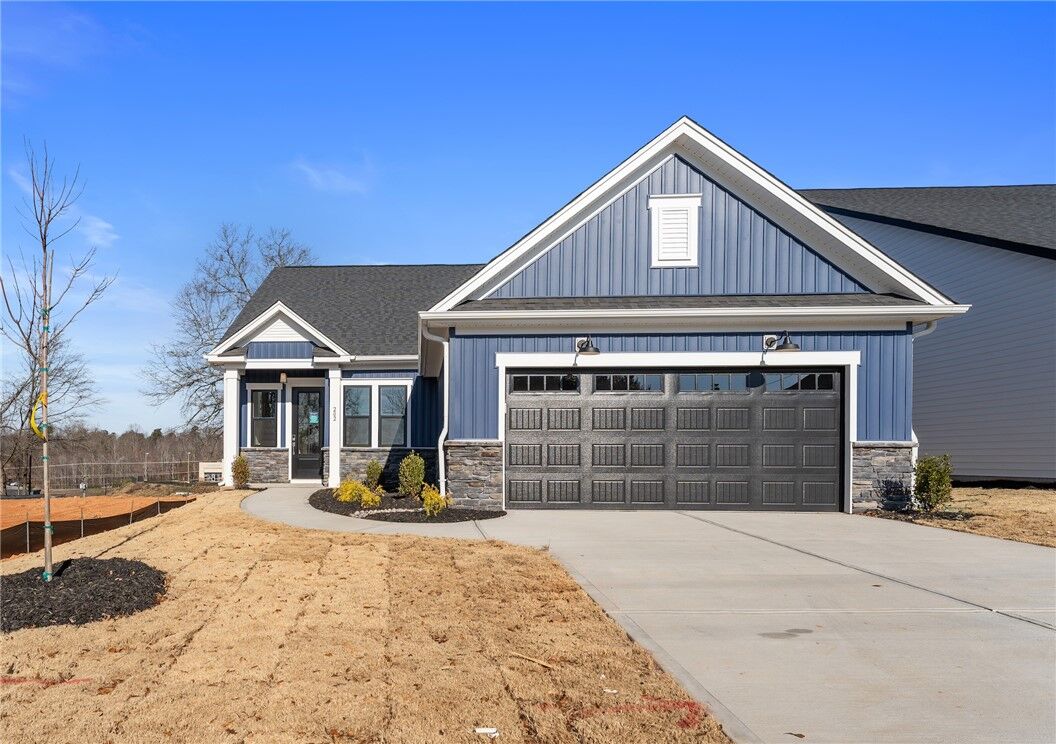 Property Photo:  202 Highland Street  SC 29687 