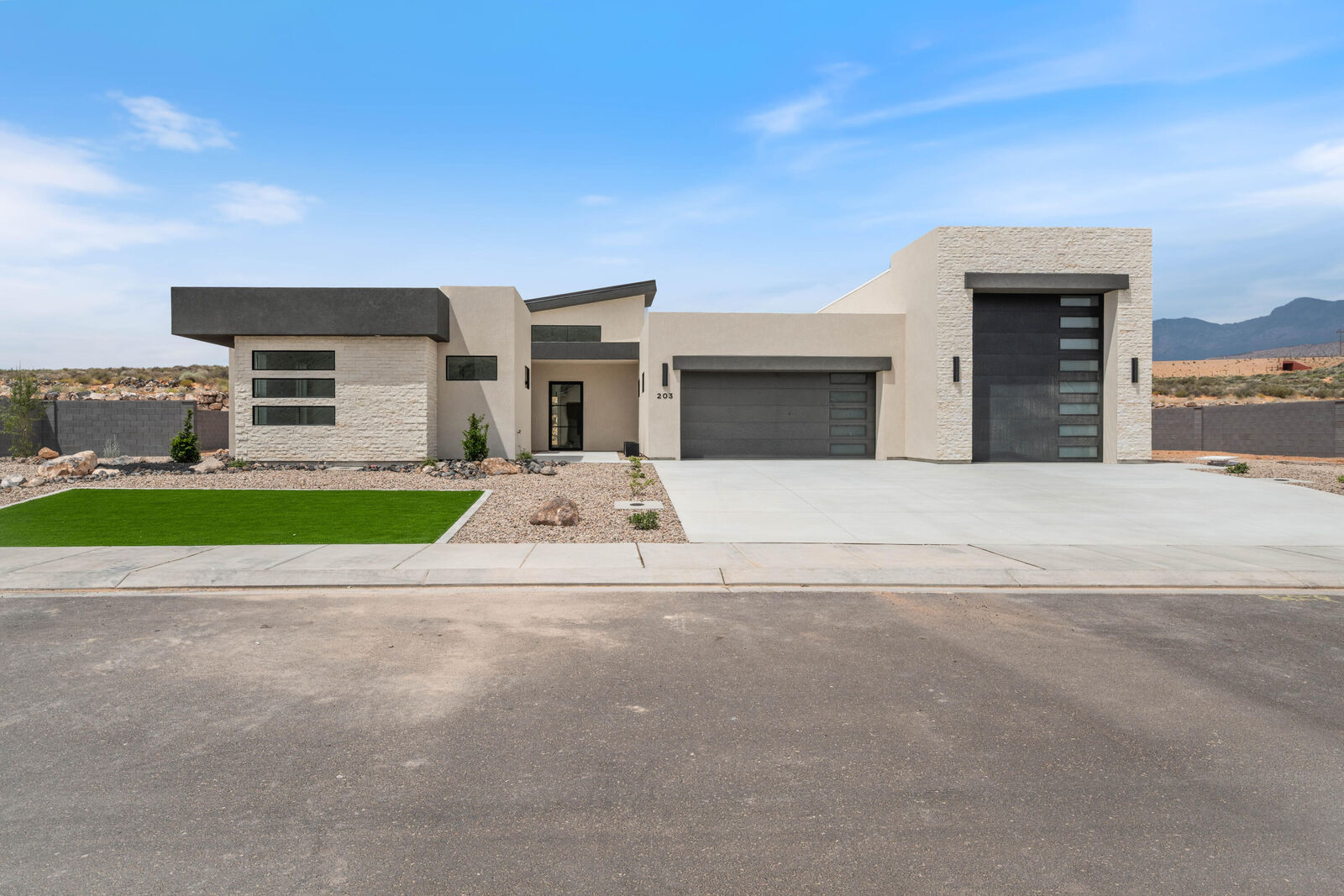 Property Photo:  203 Sunrise Dr Dr  UT 84774 