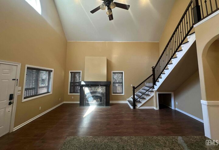 Property Photo: 1400 Pine Cone Court CA 93285